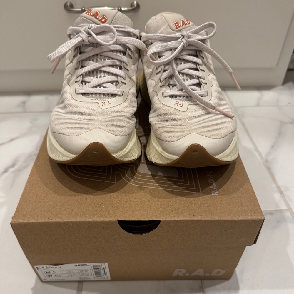 R.A.D. R1 Runners Sand - Women’s 6.5